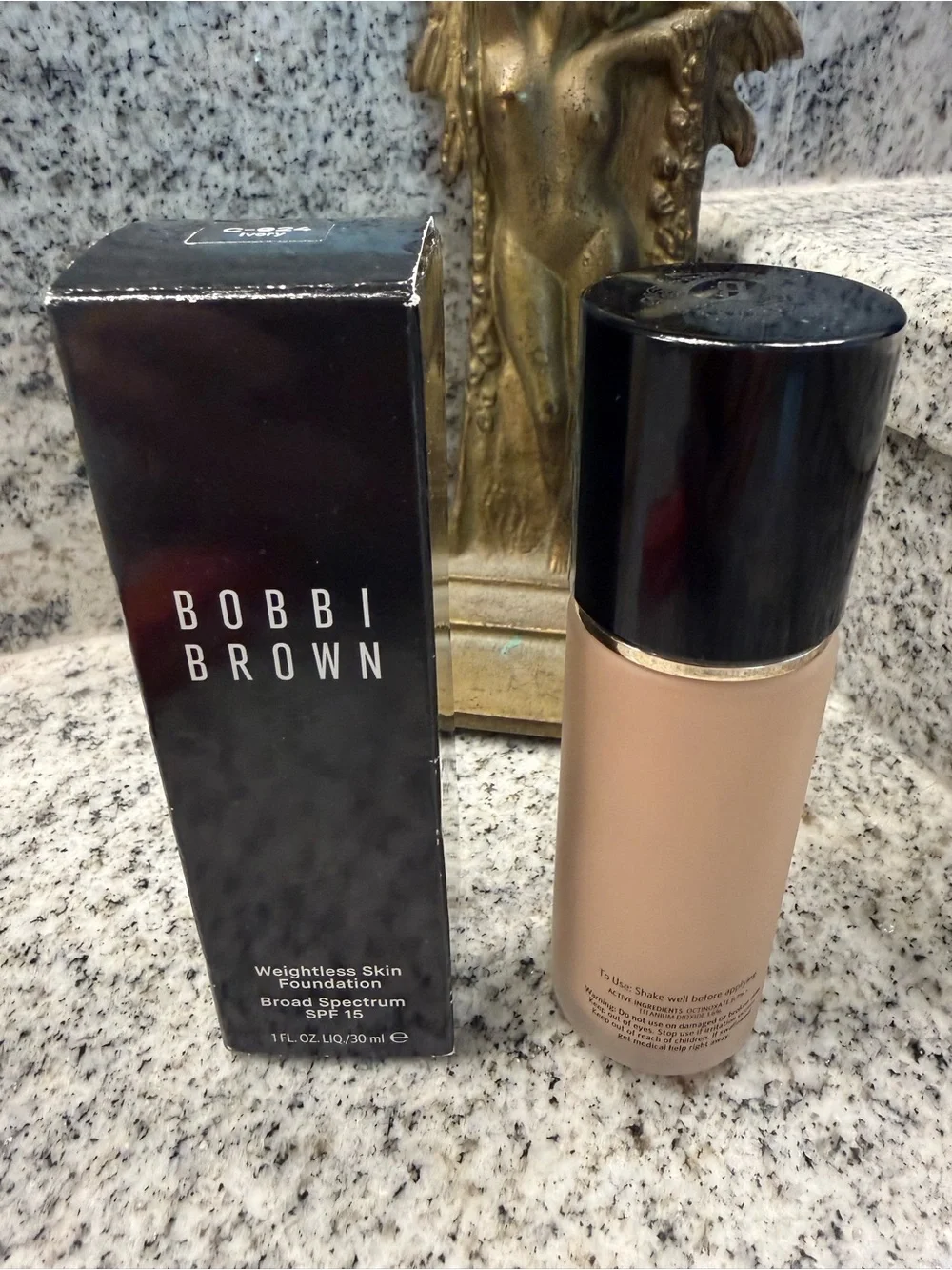 Bobbi Brown Weightless Skin Foundation in C-024 Ivory
